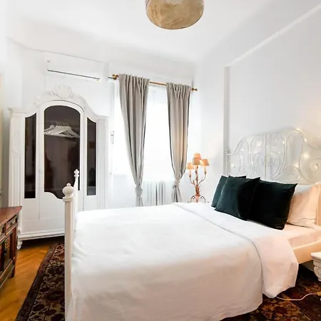 The Little Paris In Apartment Bucharest